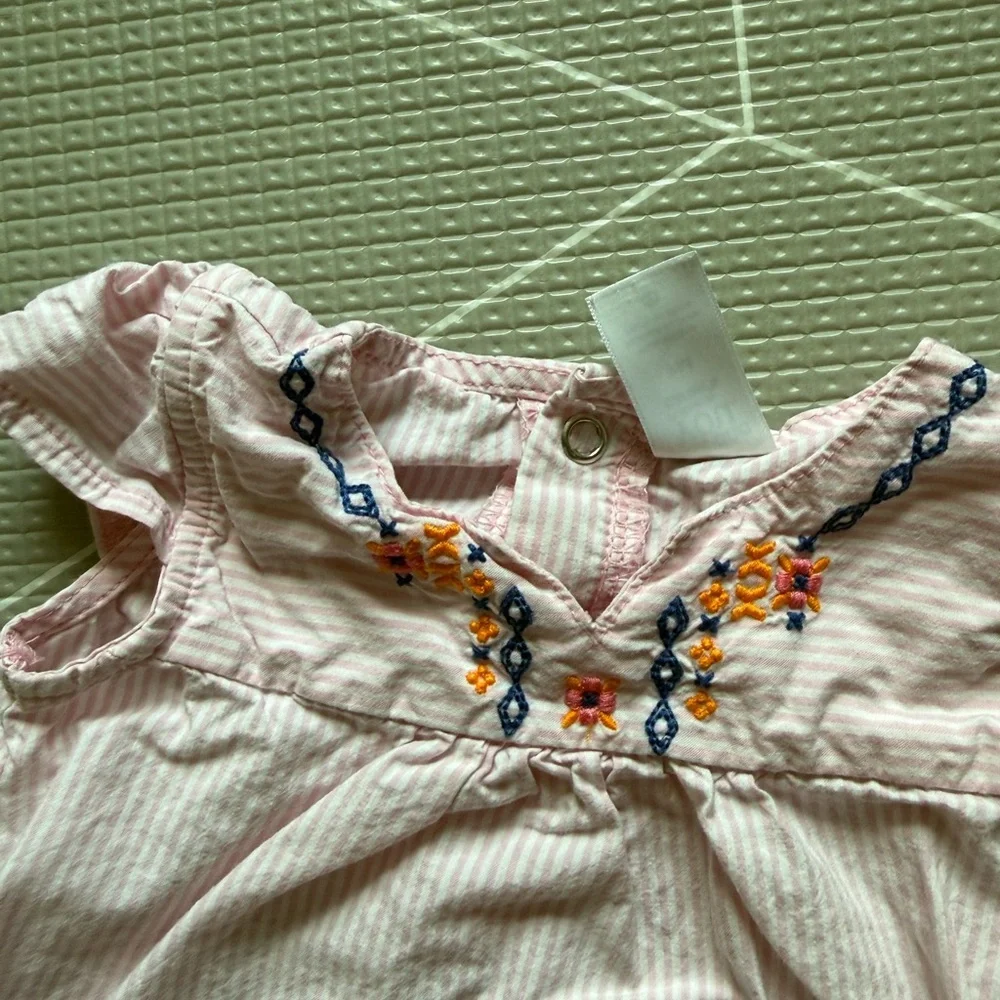 Carters|Baby girl light pink Striped bubble romper with floral embroidery•••9M